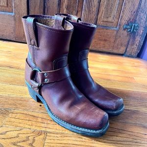 Women’s Frye Harness 8R Boots